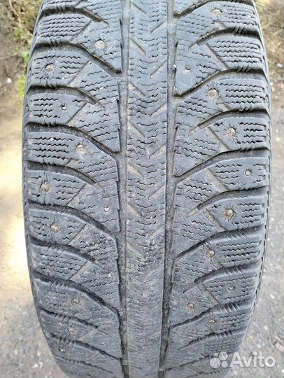 Bridgestone Ice Cruiser 7000 215/60 R16 95T