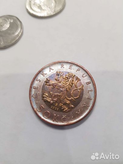 Монеты рубль, крона, лира