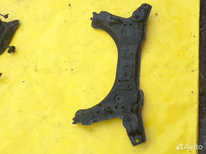 Suzuki liana передний подрамник