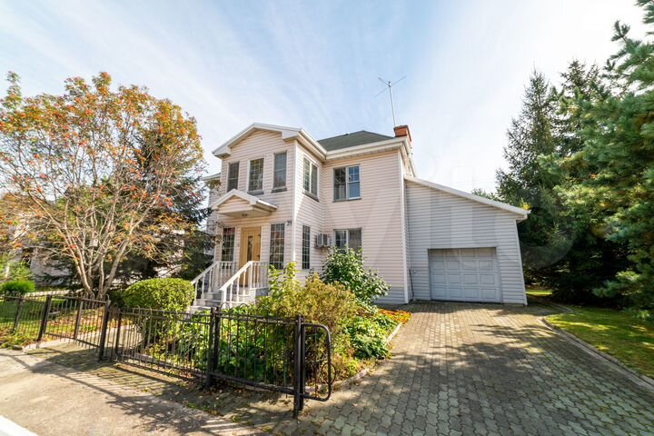 Дом 238,3 м² на участке 8 сот.