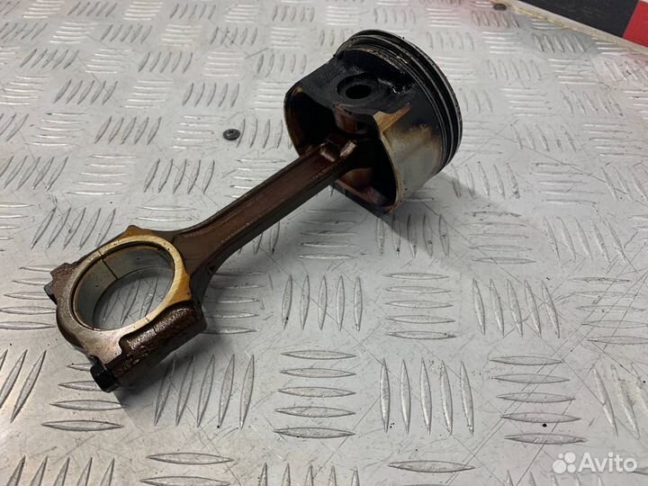 Б/У поршень с шатуном Nissan Tiida Latio C11T