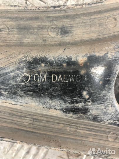 Рычаг подвески передний правый Шевроле Лачетти