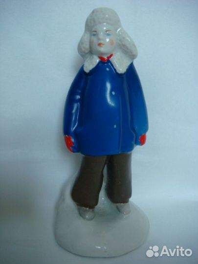Фарфоровая статуэтка 