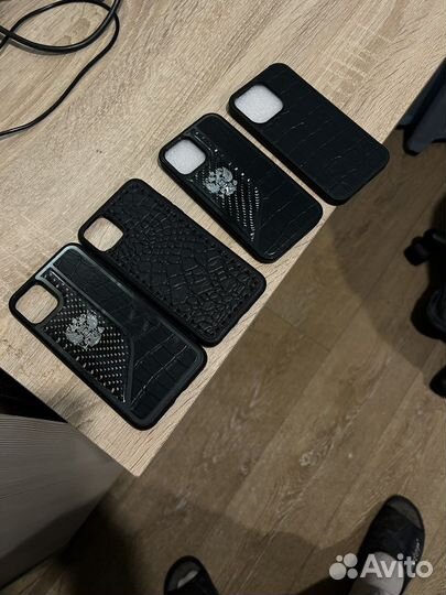 Чехлы (брэндовые) на айфоны,1 на самсунг s 20 кожа