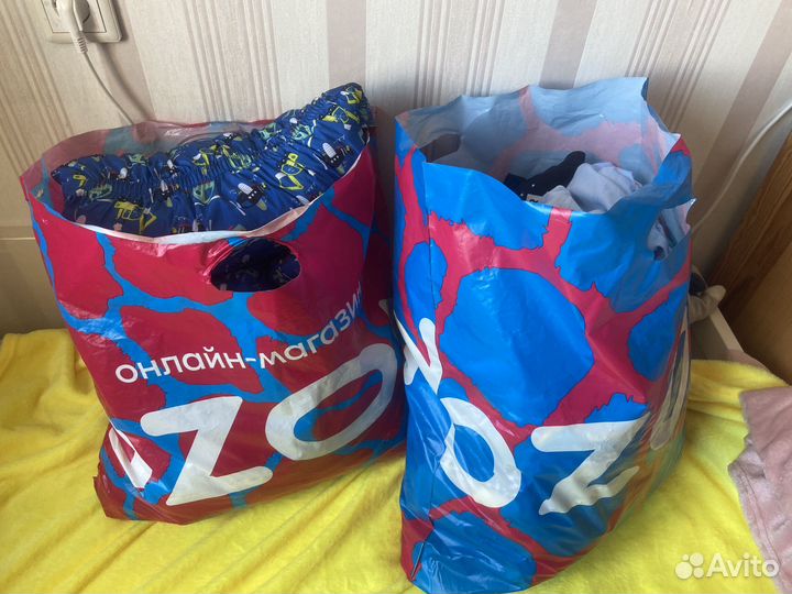Два больших пакета вещей на мальчика