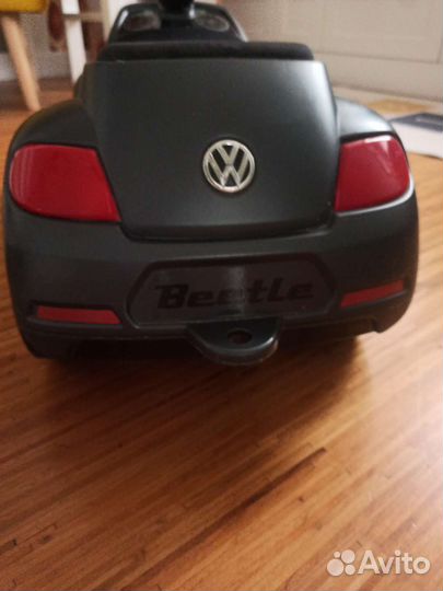 Машина Volkswagen Beetle каталка (толокар)