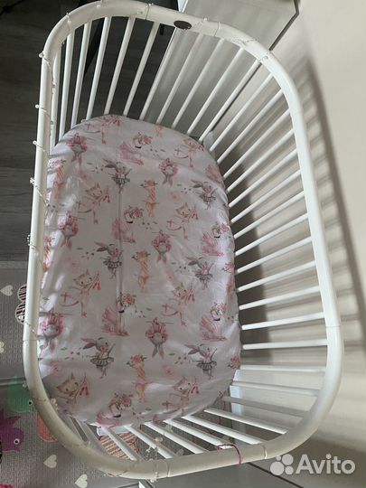 Детская кроватка овальная с маятником