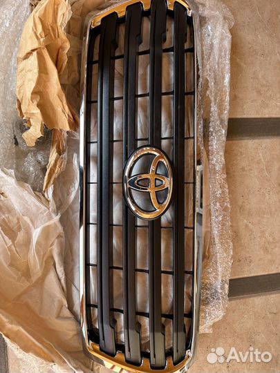 Решетка радиатора на Toyota Land Cruiser 200