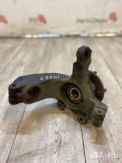 Кулак поворотный правый Mazda 3