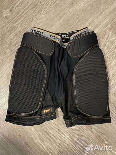 Защитные шорты для сноуборда и горных лыж детские