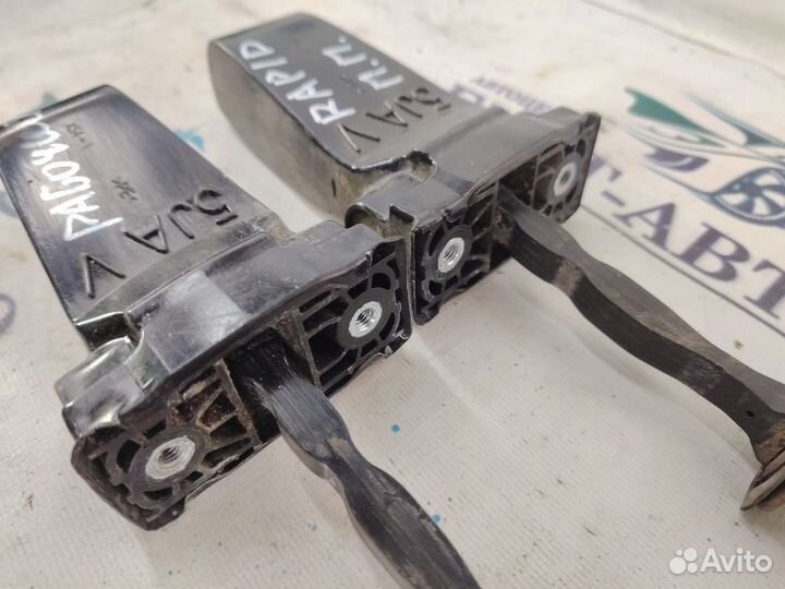 Ограничитель двери передней Skoda Rapid I (2012—2017)