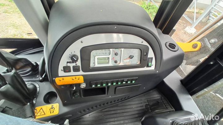 Экскаватор-погрузчик MST M544, 2023