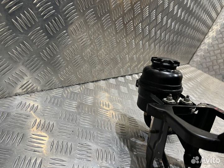 Бачок Гур Bmw X1 E 84 2.0 бензин