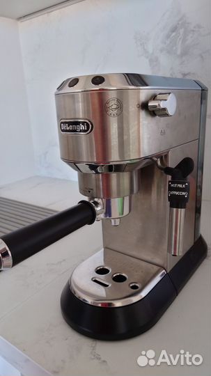 Кофеварка рожковая DeLonghi EC685.M