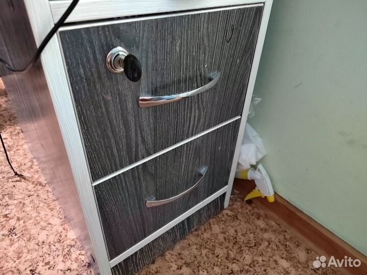 Маникюрный стол складной бу