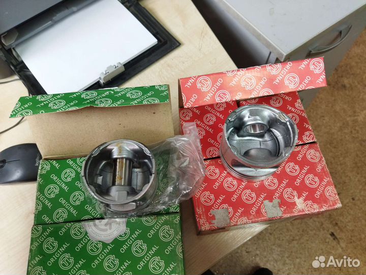 Поршни с пальцами и без ваз