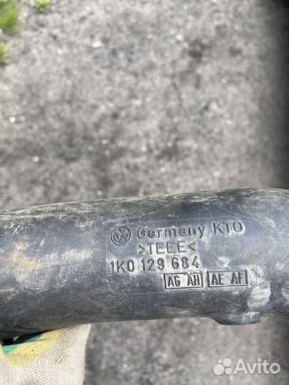 Патрубок воздухозаборника VAG 1k0129684