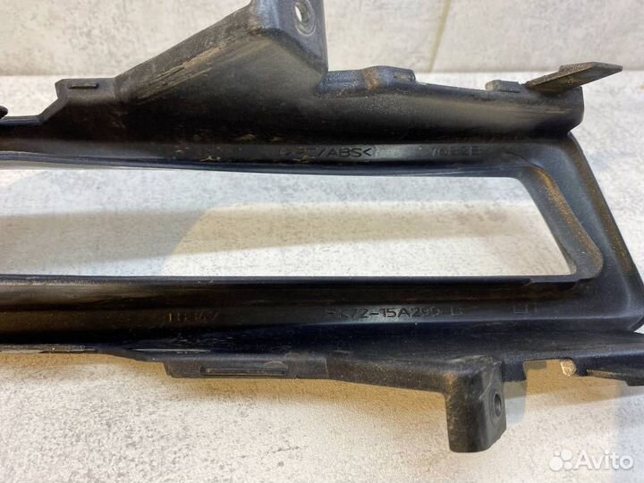 Накладка противотуманной фары LR061229 Land Rover