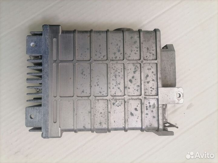 Блок управления двигателем для Audi 80/90 (B3)