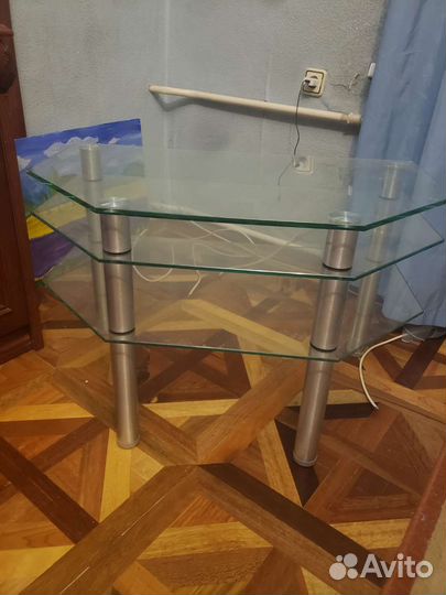 Стеклянная тумба под тв