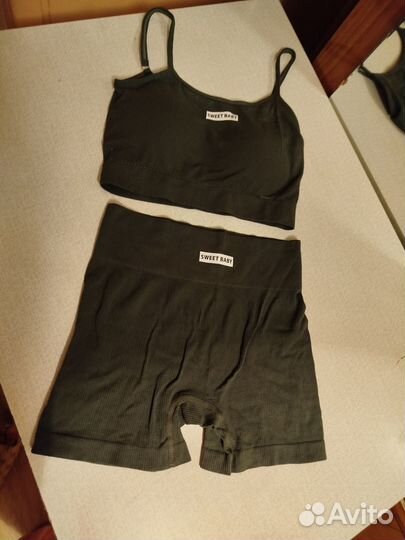 Спортивные женские костюм