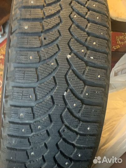 Bridgestone Blizzak Spike-01 215/65 R16 100T