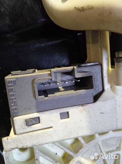 Стеклоподъемник электр. передний левый Land Rover