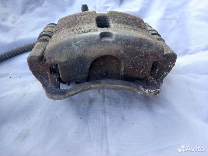 Суппорт тормозной передний правый Kia Picanto