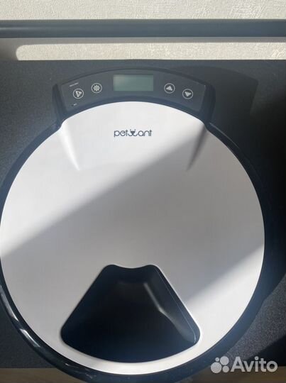 Автокормушка для кошек и мелких собак Pet Want