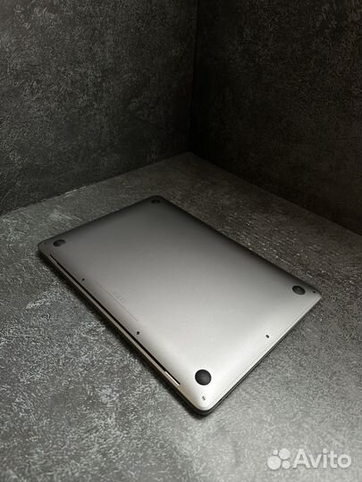 Macbook air A1932 8/128