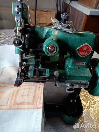 Оверлок трехниточный