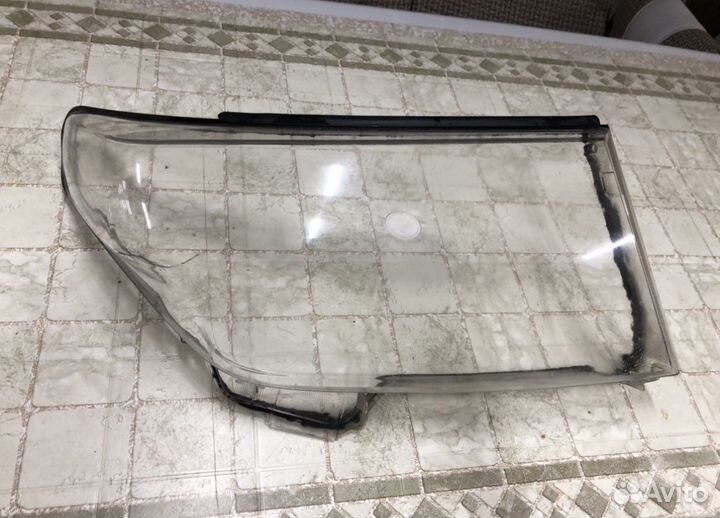 Стекло фары на Тойота ленд крузер 200 2014 года с