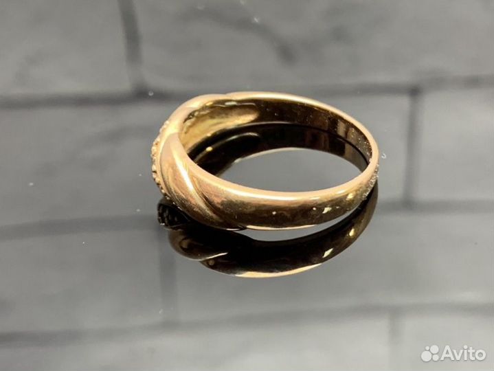 Золотое кольцо 585 пробы массой 3.2 грамма (Р 18)
