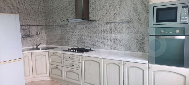 2-к. квартира, 71,5 м², 4/9 эт.