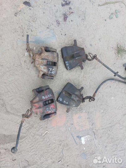 Суппорт тормозной передний Volkswagen passat b3