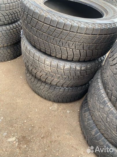 Bridgestone Blizzak DM-V1 275/60 R18