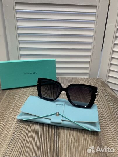 Солнцезащитные очки Tiffany and Co