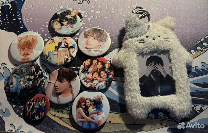 Значки и брелок