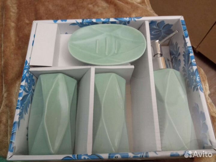 Набор для ванной: дозатор, стаканы, мыльница