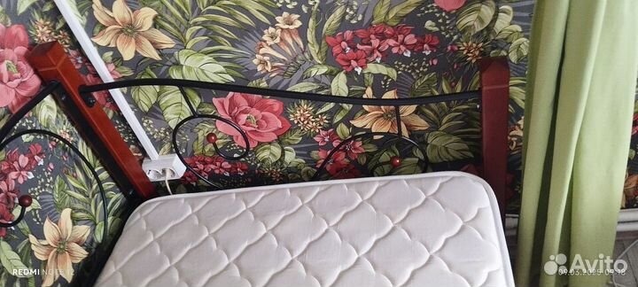 Кровать с матрасом