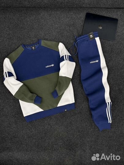 Спортивный костюм adidas