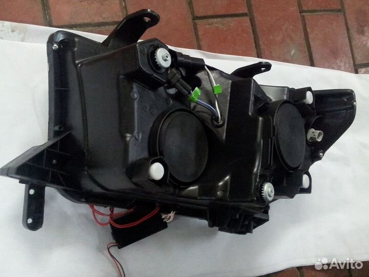 Фара правая Toyota Tundra II 07-13 гв