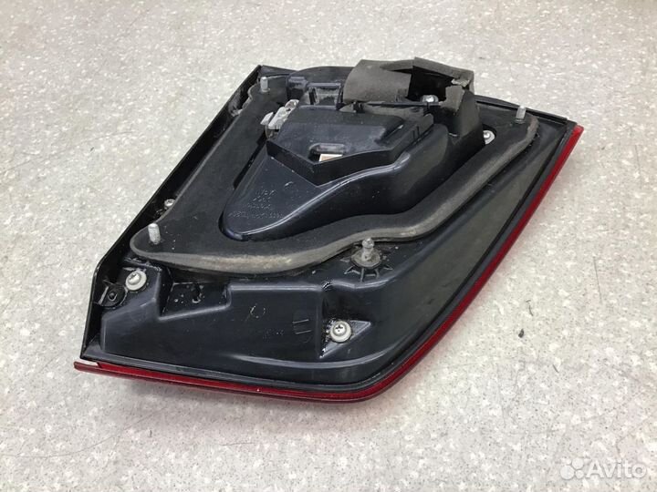 Фонарь задний внутренний левый Toyota Land Cruiser