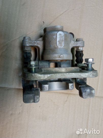 Суппорт задний левый Toyota Camry 50 2011-2017