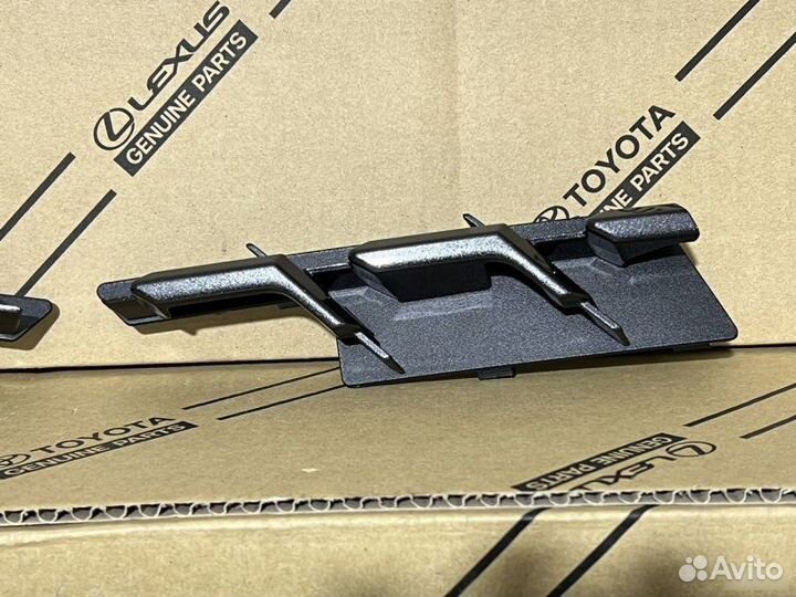 Заглушка в решетку Lexus Rx 4