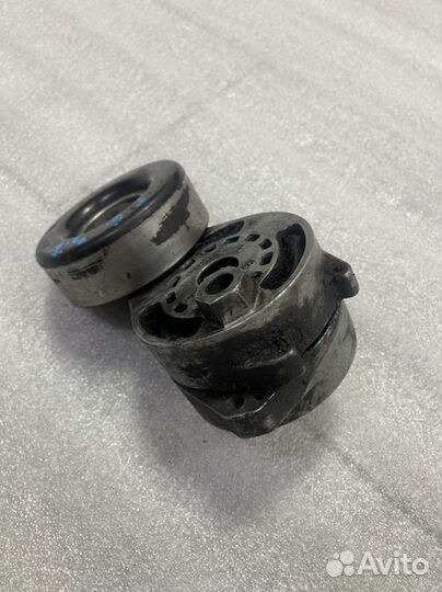 Натяжитель приводного ремня Ауди А6 С6 4F 3.2 BKH