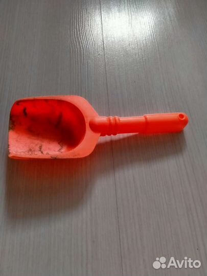 Грузовик, трактор, лопатка, ведро