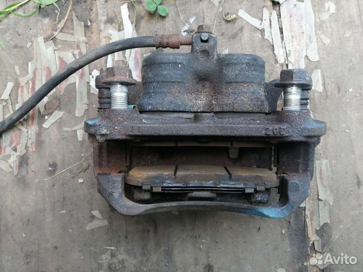 Суппорт передний левый