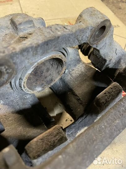 Суппорт передний правый не вент. Audi 80 B3 1.8 PM