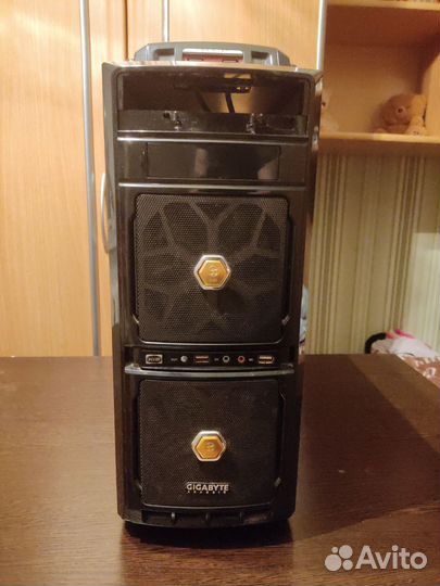 Компьютерный корпус gigabyte